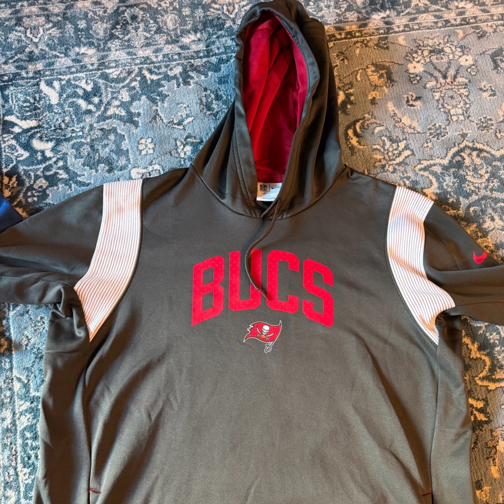 Nike Bucs on field hoodie XL excellent condition